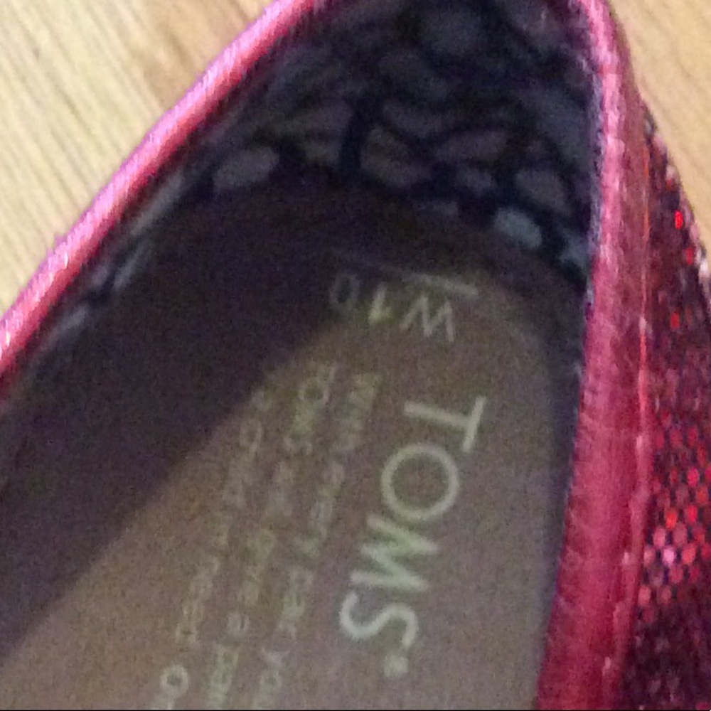 TOMs ruby red slippers